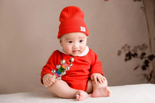 齐河宝宝几个月戴银手镯好